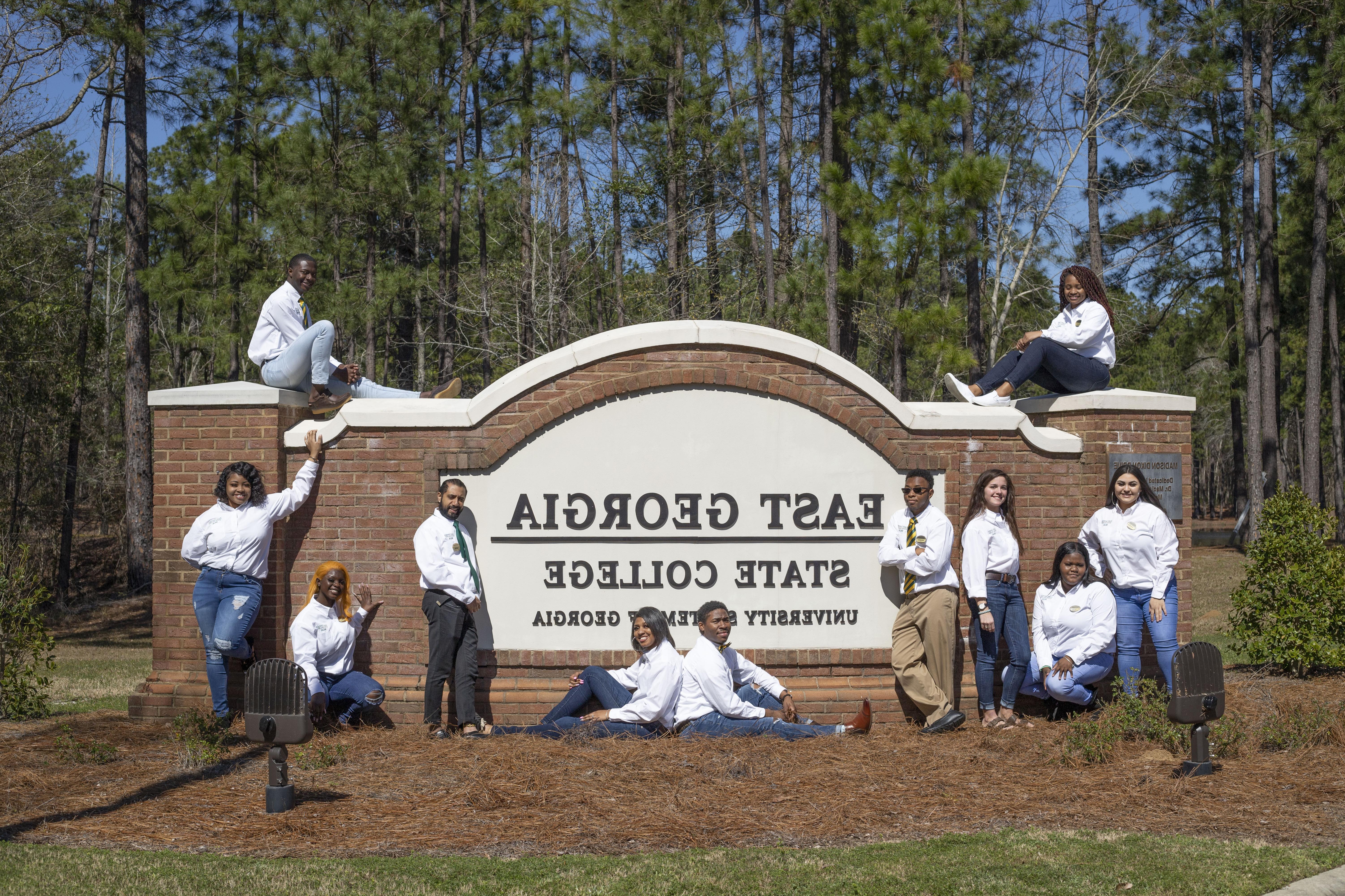 history-egsc-sign-students